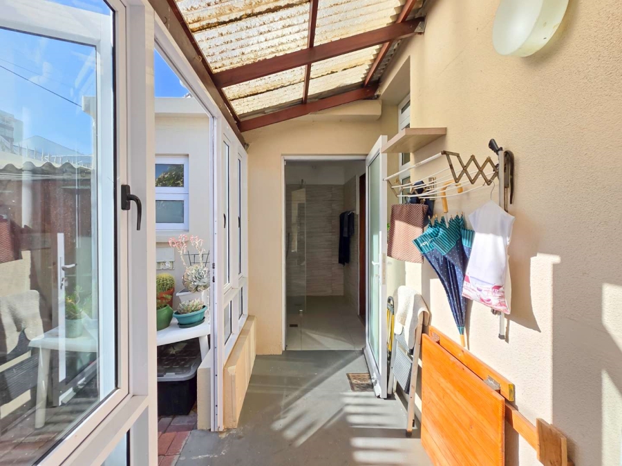 3 Bedroom Property for Sale in Sea Point Western Cape